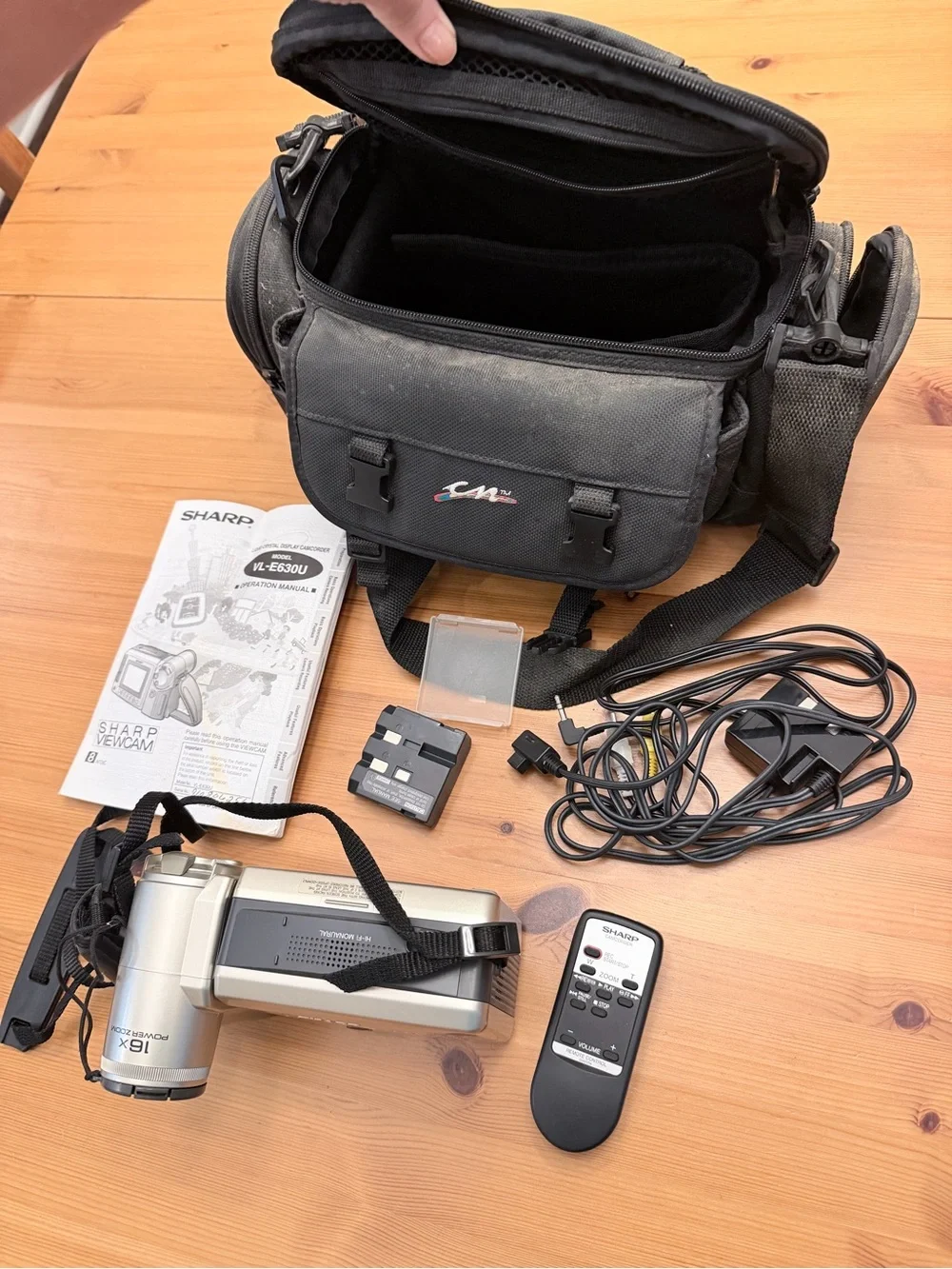 Sharp Viewcam VL-E630U Video8 SD Handheld Camcorder 18x/360x 3in LCD Silver